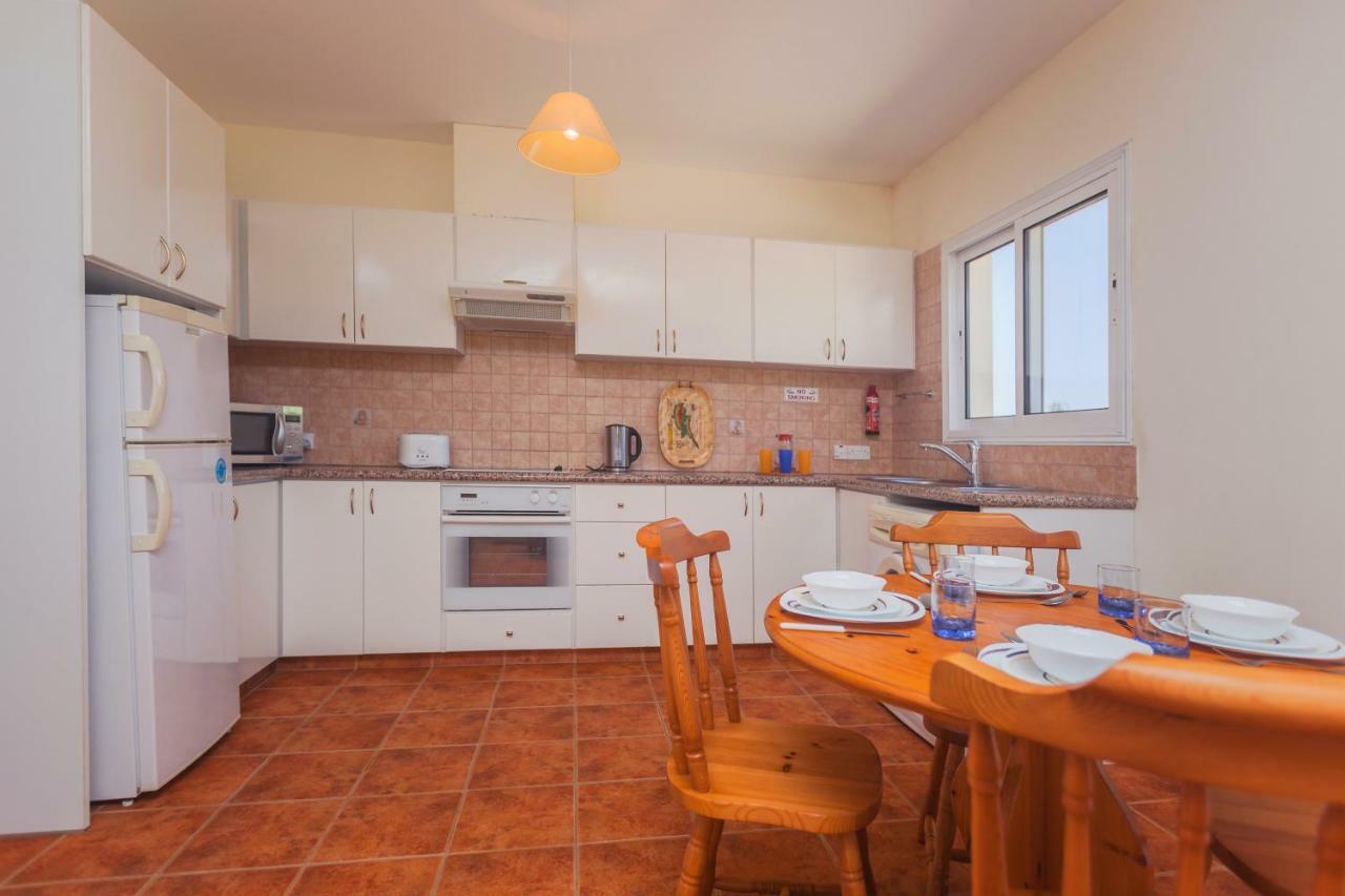 Thekla Court Apartment Polis Exterior foto